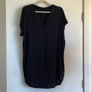 Cozy black v neck short sleeve tee